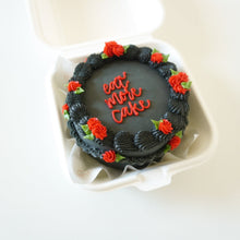 Load image into Gallery viewer, Ruffles + Roses Lunchbox Cake Black
